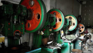 Cold and hot isostatic pressing for dense advanced ceramic component forming.
